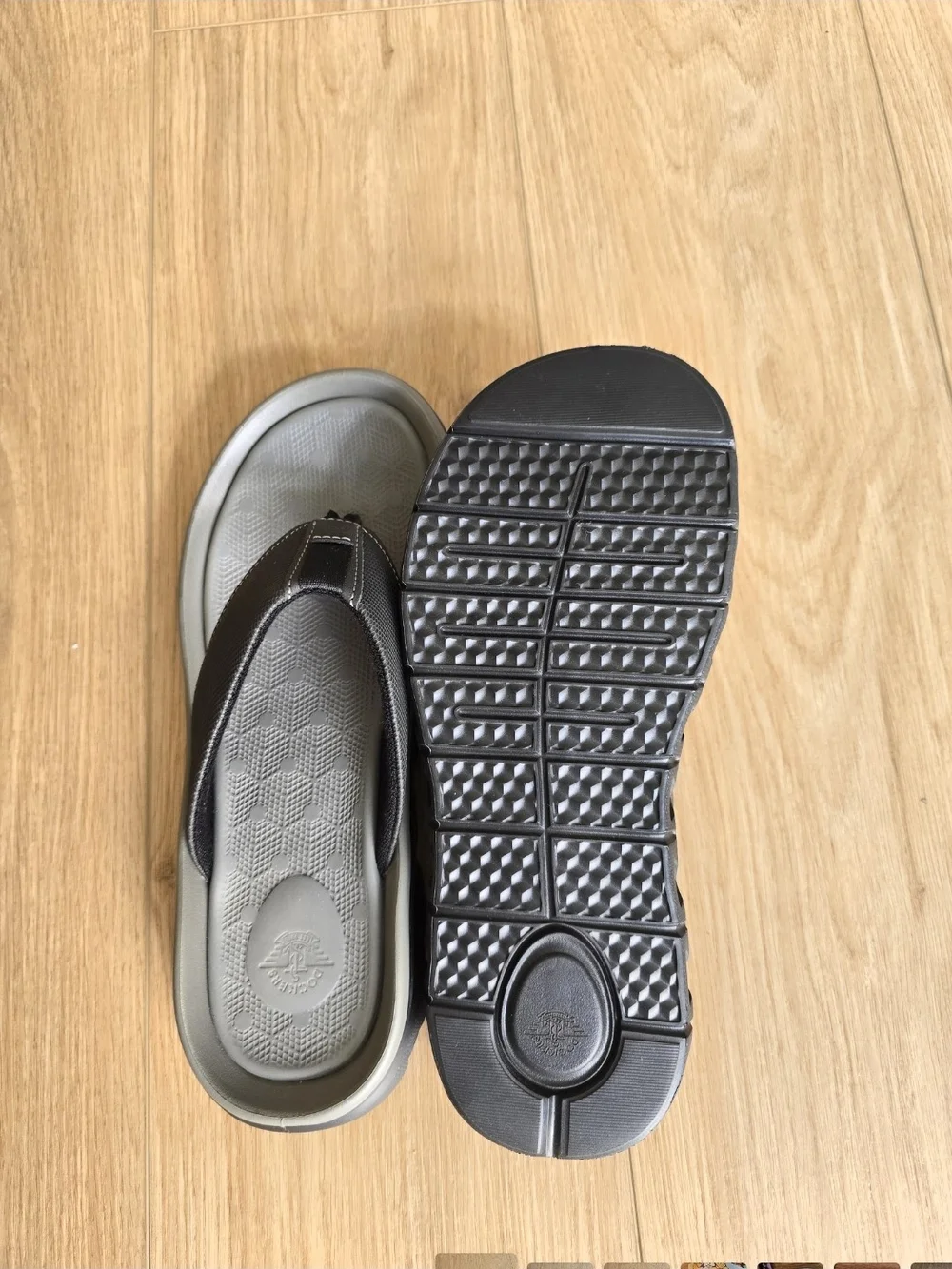 Dockers Men's Gray Black Flip Flop Sandals
